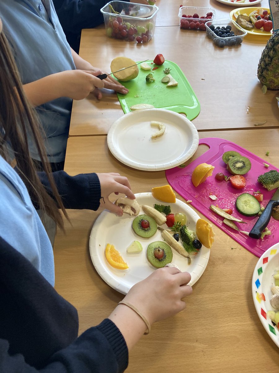 BurghPrimary's tweet photo. Recently P7 have been learning about the artist Giuseppe Archimboldo who used fruit and vegetables to create faces and heads. Today we had a go at creating our own @EducationSLC @slcHealthy #Art #Archimboldo #FruitFaces #TeamBurgh https://t.co/cMhTjCdlUo