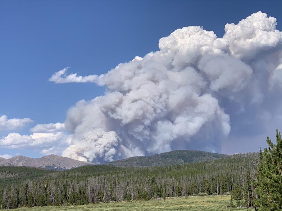 NOAAGML's tweet photo. Researchers at @NOAANSSL and at @NOAAResearch #GlobalSystemsLab tested a new prototype smoke forecasting system using archived data from 3 wildfires during the summer and fall 2020. Read more here: https://t.co/7kqiA8kRZB https://t.co/vqtpRxqAFb