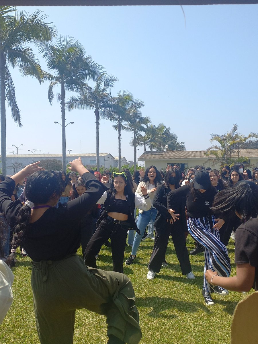 purple_univ's tweet photo. Holaaa comunidad Purple Univ💜💜, vengan a los pastos de psicología para disfrutar de este hermoso kpop random💕🥰#PurpleUniv #kpoprandom #PUCP https://t.co/iBwb1NTp9m