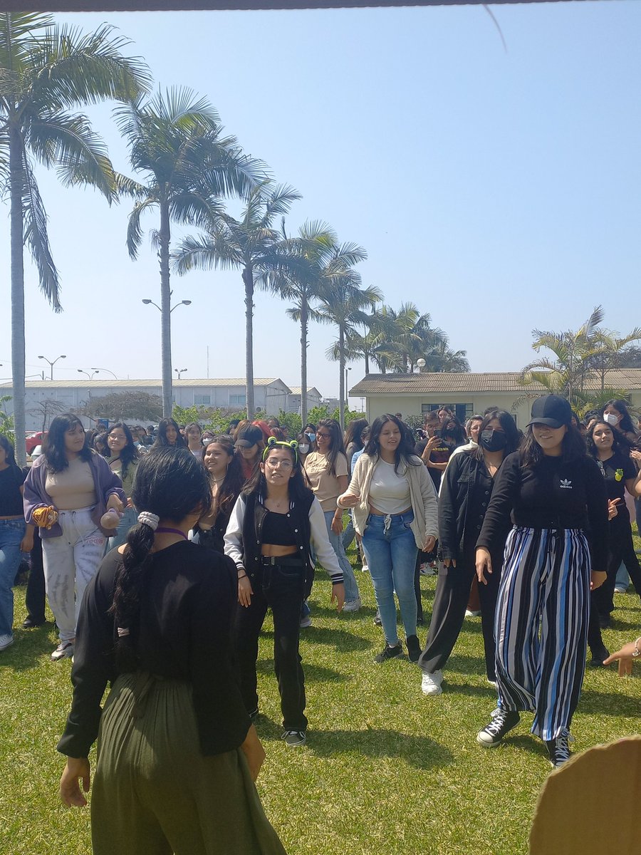 purple_univ's tweet photo. Holaaa comunidad Purple Univ💜💜, vengan a los pastos de psicología para disfrutar de este hermoso kpop random💕🥰#PurpleUniv #kpoprandom #PUCP https://t.co/iBwb1NTp9m