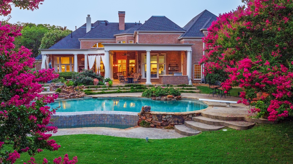 sharp_frame's tweet photo. Today's #ThrowbackThursday is all about this one-of-a-kind estate in Dallas!
#realestatephotography #realestate #sharpframemedia #dallasphotographer #pools #pooldesign #texasrealestate #dallasrealestate #realtor #sanantoniotx #sanantoniorealestate #texas https://t.co/9wXGFEvarY