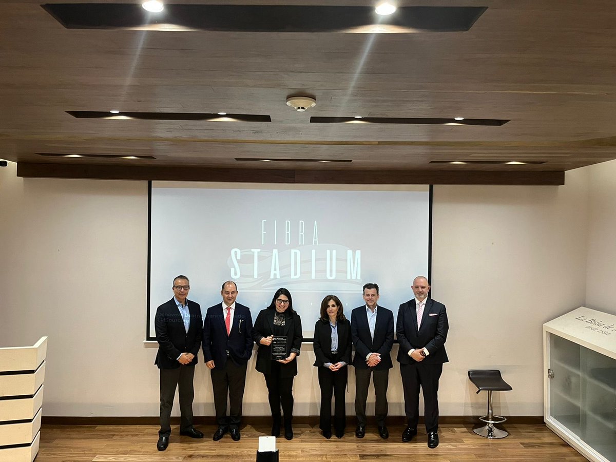 finamoises's tweet photo. En la premiación del concurso “Planteamiento de una Fibra Sostenible” Muchas gracias a la Escuela BMV y a la BMV por su apoyo y colaboración en éste proyecto. Felicidades Genoveva Franco por el proyecto ganador. Fibra Stadium https://t.co/Q5796n43EK