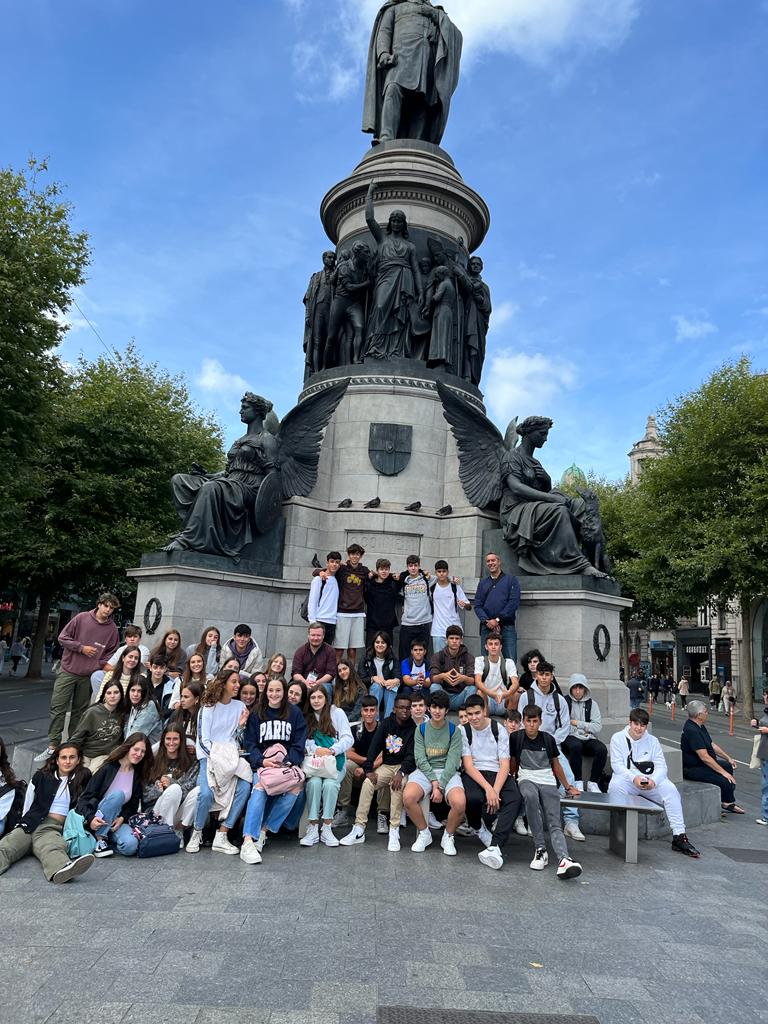 cdmcompostela's tweet photo. Como é costume no noso centro, a principios de curso, 46 alumnos e alumnas de 4º de ESO participaron nun curso de aprendizaxe da lingua inglesa en Irlanda. 
Foi unha experiencia moi positiva e motivadora.
Fotos na nosa galería: 
https://t.co/RwNbk6oqpF https://t.co/lsCTwCvJw5