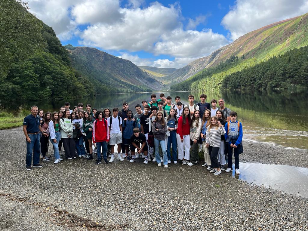 cdmcompostela's tweet photo. Como é costume no noso centro, a principios de curso, 46 alumnos e alumnas de 4º de ESO participaron nun curso de aprendizaxe da lingua inglesa en Irlanda. 
Foi unha experiencia moi positiva e motivadora.
Fotos na nosa galería: 
https://t.co/RwNbk6oqpF https://t.co/lsCTwCvJw5