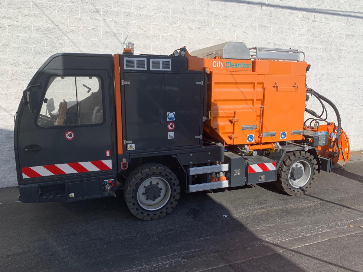 The #CityCleanfast fits right in with the celebrities in #Hollywood, #California!
#microtrenching #TesmecUSA