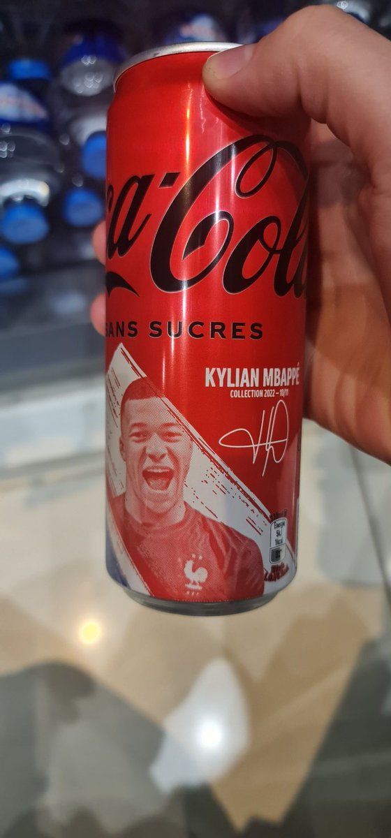 gauthierL1322's tweet photo. Donc c'est lui le mec qui voulait pas poser pour le sponso KFC parce que c'est de la malbouffe ? Mais coca ya pas de soucis ? (Marre de voir sa tête partout en vrai) https://t.co/nrMv1FSxz2