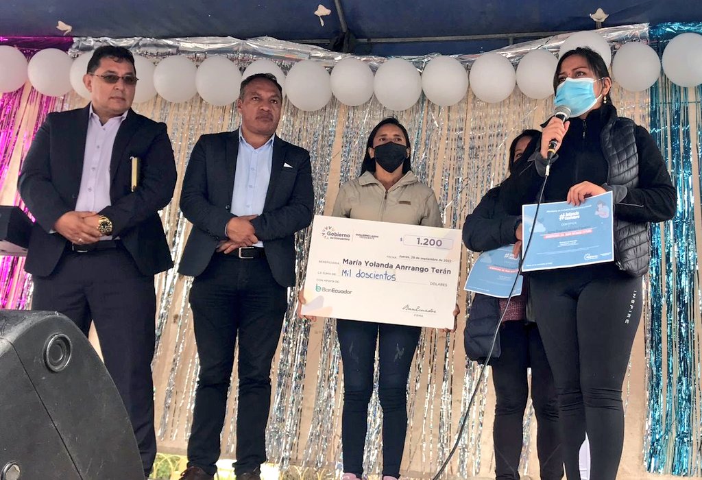 GoberCarchi's tweet photo. Se desarrolló Feria #InfanciaConFuturo organizada por la Secretaría @InfanciaEc en coordinación de @GoberCarchi y el #MIESS, apadrinada por @BanEcuadorBP y la participación de una veintena de instituciones del E.D. Organismos Internacionales, Unidades Educativas y emprendedores. https://t.co/W3hbzkWdCB
