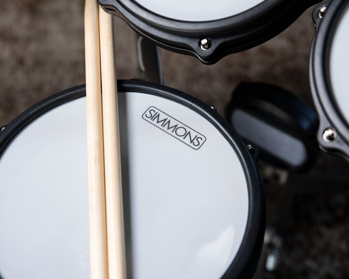 guitarcenter's tweet photo. Superior sonics. The all-new @playsimmons Titan 50 electronic drums offer an authentic acoustic feel, a savvy no-slip rack for drum pads and the best sound library the company has ever produced. 

Learn the story behind the Titan and hear it in action: https://t.co/iJoAkm39mw https://t.co/MlJHyFPgcZ