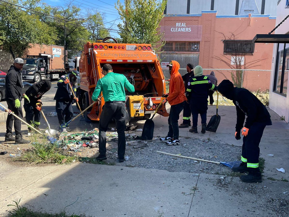 truthshallnlwh's tweet photo. #FreshForFall Clean up today starting on MLK Jr. Ave and Good Hope Rd SE. Thank you to our partnering agencies. #DCValues https://t.co/zRrqozxJIG