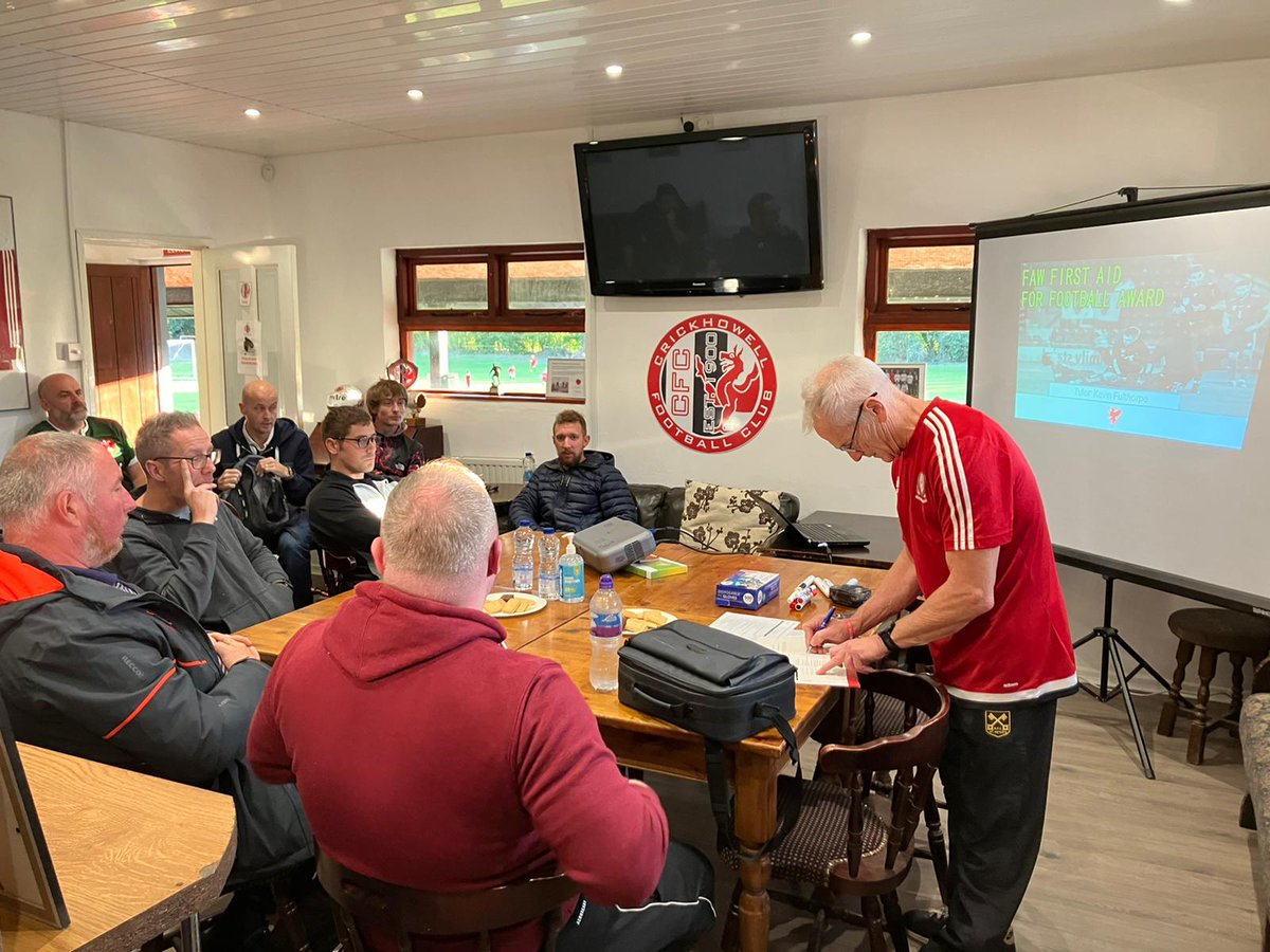 FAW First Aid Award put on the clubs tonight funded by the league. Well done to all that took part. Many thanks to <a href="/CrickhowellFC/">Crickhowell FC</a> for Hosting ⚽