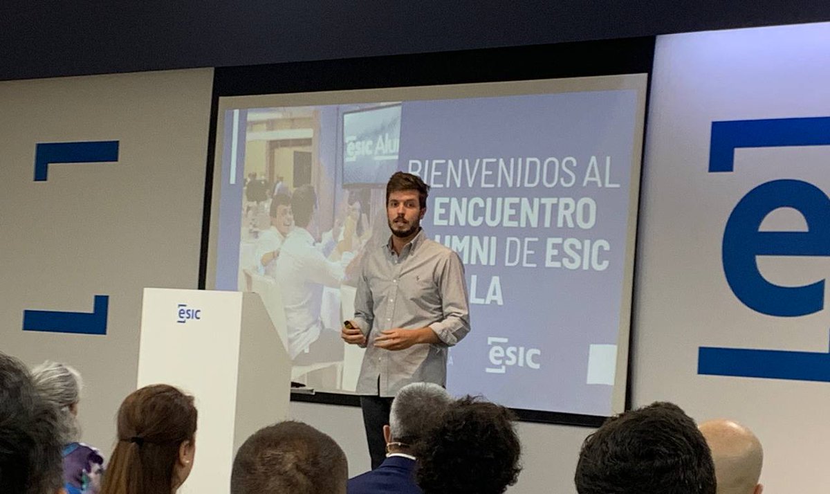 ESICSevilla's tweet photo. Ponencia “El talento es la clave” 🔍

Rocío Lara presenta a @Pabloglezrt, fundador y CEO de @Wearetrivu 

Destaca la importancia del propósito en todo lo que hagamos: "La motivación nace de uno mismo" 

#ESICalumni
#ESICSevilla https://t.co/ilGtH4HGfN