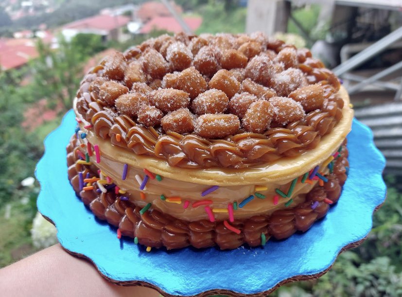 Hola! Mi amiga Joselyn tiene un emprendimiento acá en Zarcero y hace cosas con churros exageradamente deliciosas. Pueden irla a seguir a insta como @jossbakery29 y también en face ♥️

Rt please 🫶🏽