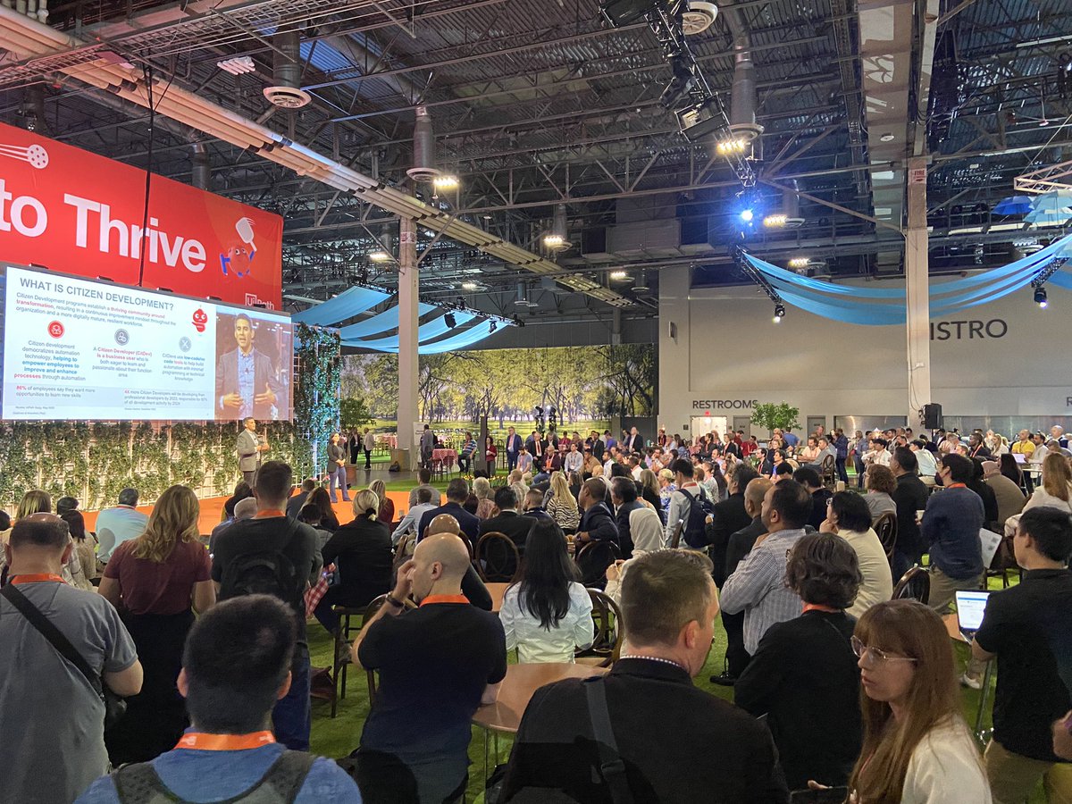 One way to generate #automation efficiency &amp; excitement is through a strong #citizendeveloper program - <a href="/PwC/">PwC</a> &amp; <a href="/CushWake/">Cushman & Wakefield</a> share benefits &amp; best practices on the Vision stage, summer park. #UiPathForward