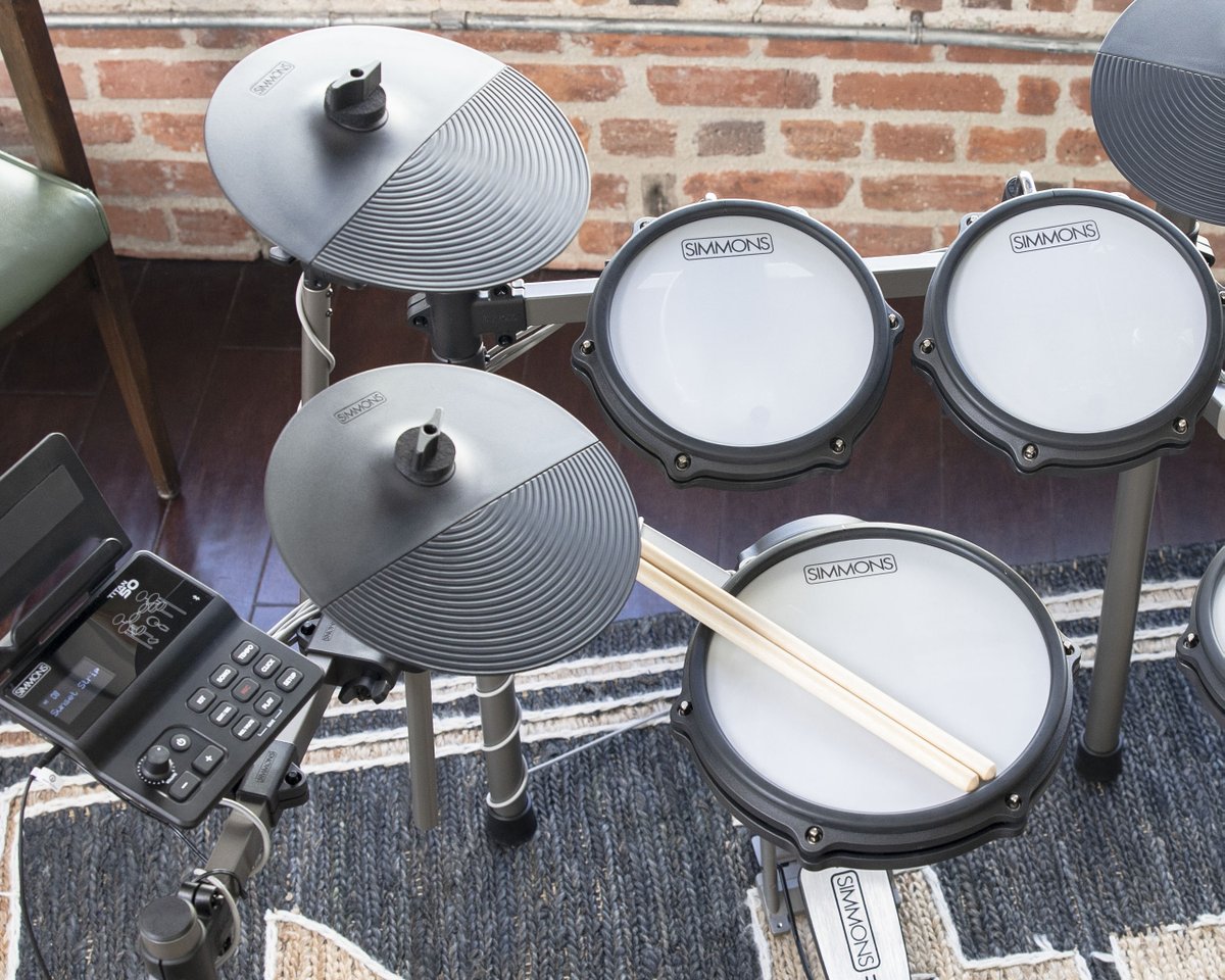 musiciansfriend's tweet photo. Building on four decades of electronic drum innovation, the @playsimmons Titan 50 offers re-designed triggers, expanded digital connectivity and all-new samples recorded at Seattle's legendary London Bridge recording studio. 

Get the story behind the kit: https://t.co/aFAQD5qVll https://t.co/R7Op82rLud