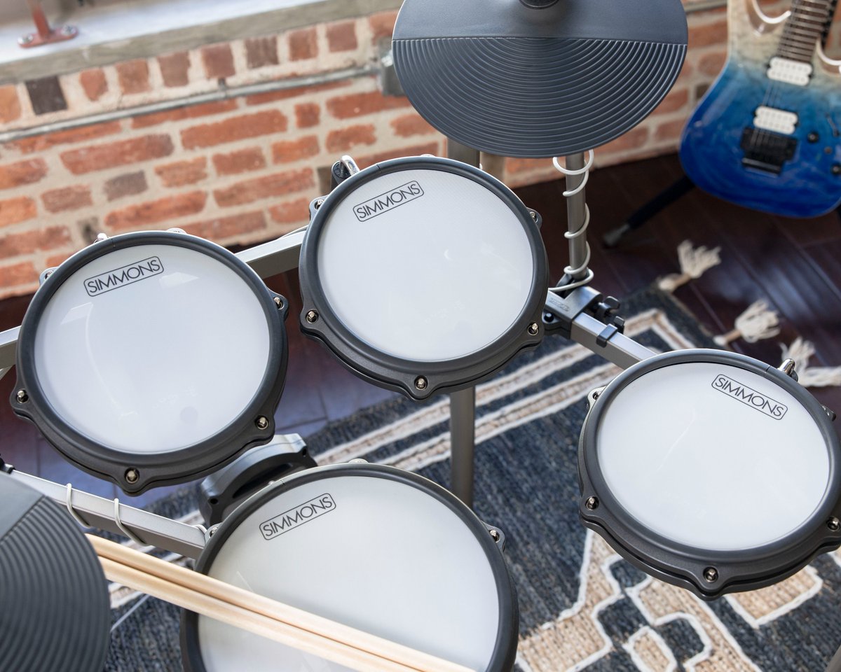 musiciansfriend's tweet photo. Building on four decades of electronic drum innovation, the @playsimmons Titan 50 offers re-designed triggers, expanded digital connectivity and all-new samples recorded at Seattle's legendary London Bridge recording studio. 

Get the story behind the kit: https://t.co/aFAQD5qVll https://t.co/R7Op82rLud