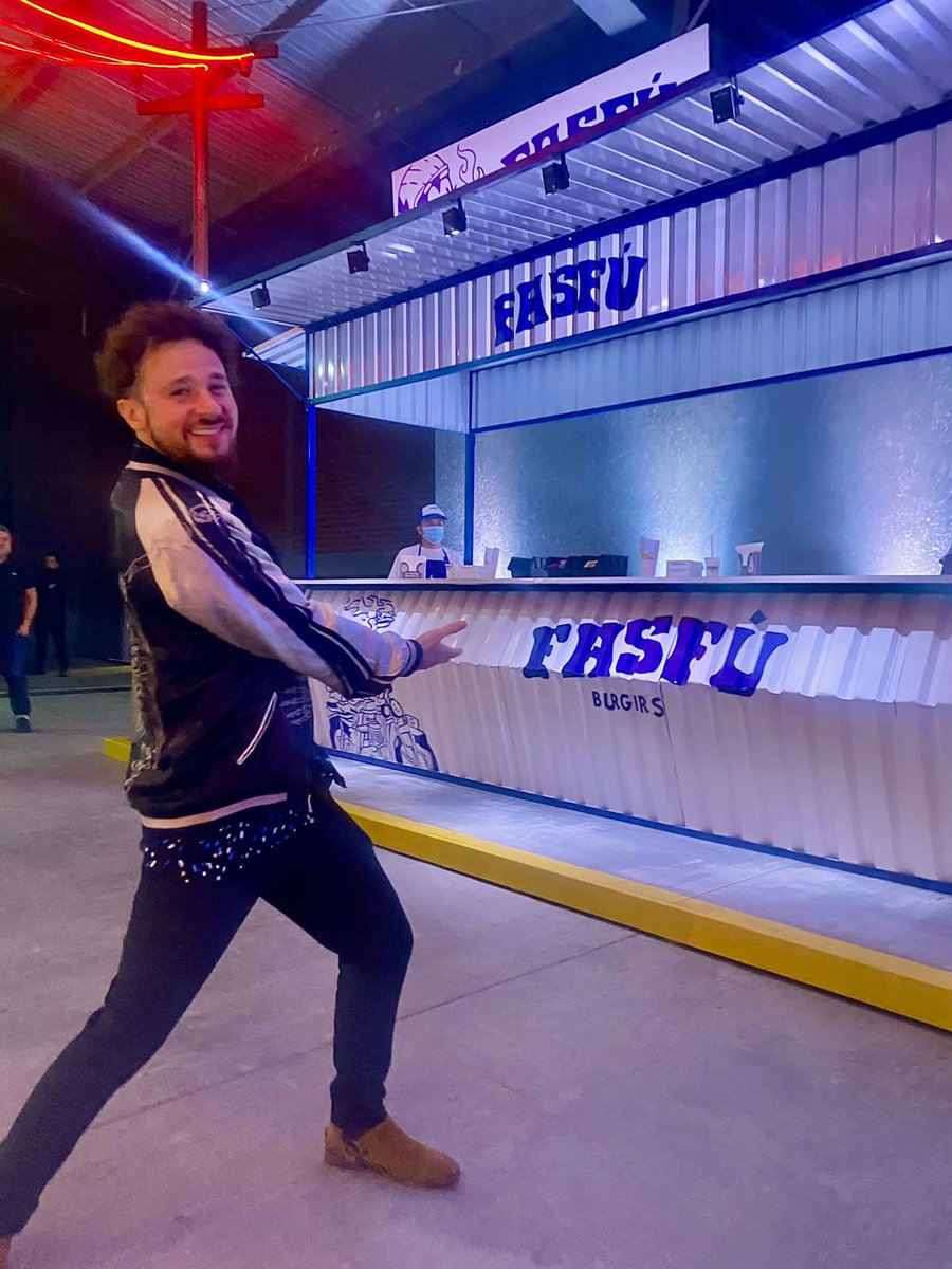 NicolasMayorca's tweet photo. Muy felices de hacer parte ayer de #Brandcast2022 de @YouTubeLATAM @googleespanol con @fasfuburgers por: @LuisitoComunica 🚀💙🍔 https://t.co/zRFlwzmx8L
