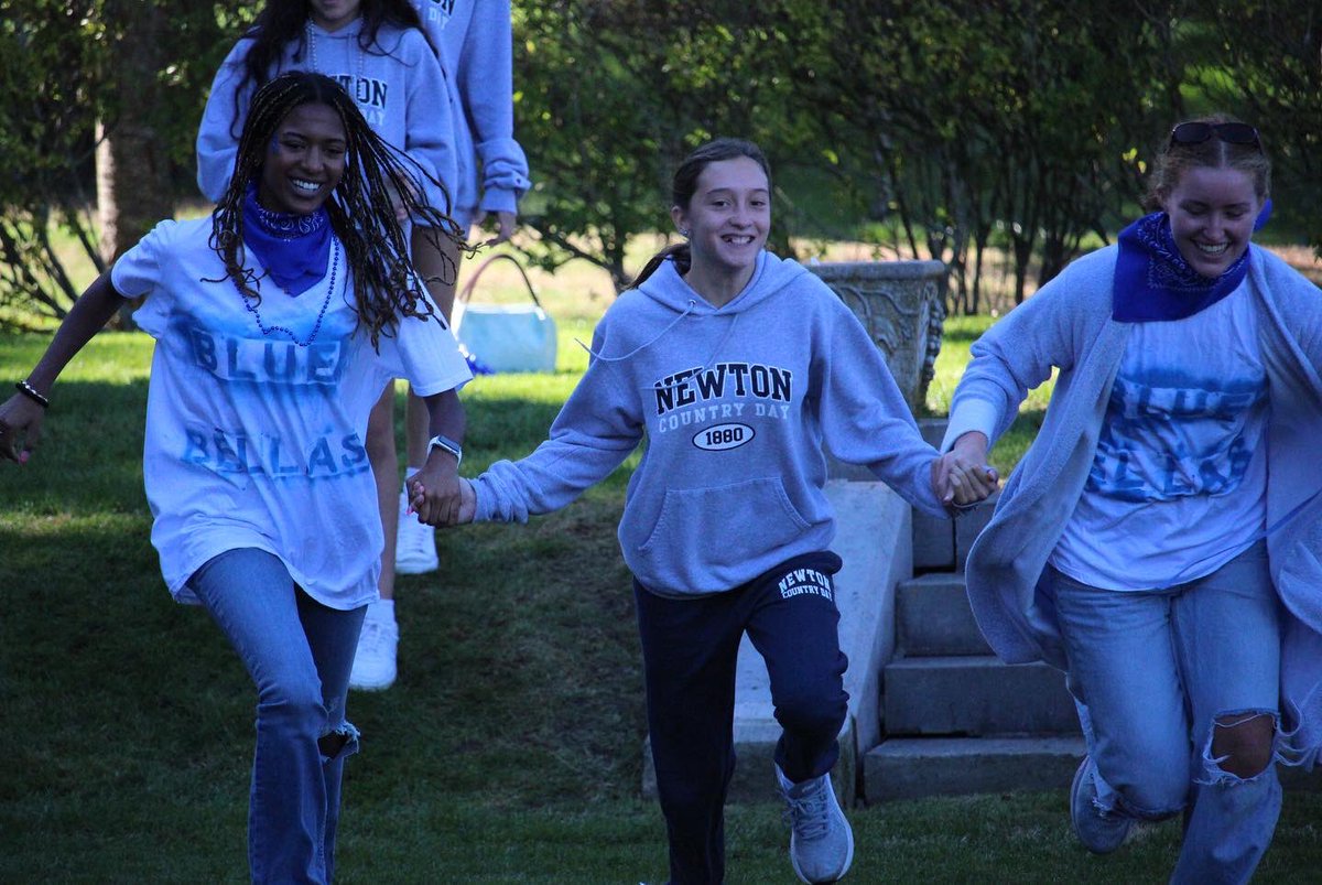 NCDS1880's tweet photo. Today was Blue Silver Induction! The senior class kicked off the all-school tradition with a performance from “Pitch Perfect” before the new members of our community were welcomed to the Blue Team or Silver Team. #NCDS #bluesilver #tradition #sacredheartnetwork https://t.co/Kz0fVXqf3H