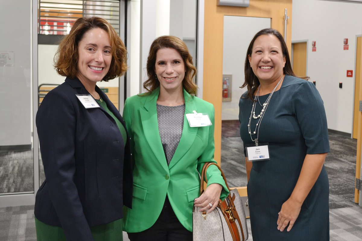 UnitedWayCapReg's tweet photo. 50+ prominent local business leaders joined us for our CEO Summit this morning @dandh in Harrisburg. Attendees had the opportunity to network and hear from Dan Schwab, co-president of D&amp;H. Thank you Dan and D&amp;H for hosting us! #liveunited #community #leadership https://t.co/hjaMcx8Uhk