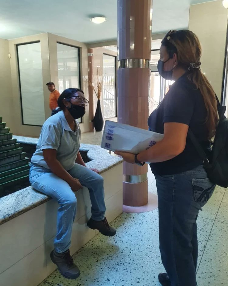 OAPUNTOFIJOIVSS's tweet photo. #Hoy|Siguiendo lineamientos de la ministra del Poder Popular para la Salud y presidenta del IVSS en el municipio Carirubana se realizó divulgación en el C.C Judineca acerca de inscripción para trabajadores no dependientes y continuidad facultativa
@nicolasmaduro 
@MagaGutierrezV https://t.co/GeXgTBm29F
