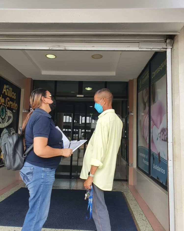 OAPUNTOFIJOIVSS's tweet photo. #Hoy|Siguiendo lineamientos de la ministra del Poder Popular para la Salud y presidenta del IVSS en el municipio Carirubana se realizó divulgación en el C.C Judineca acerca de inscripción para trabajadores no dependientes y continuidad facultativa
@nicolasmaduro 
@MagaGutierrezV https://t.co/GeXgTBm29F