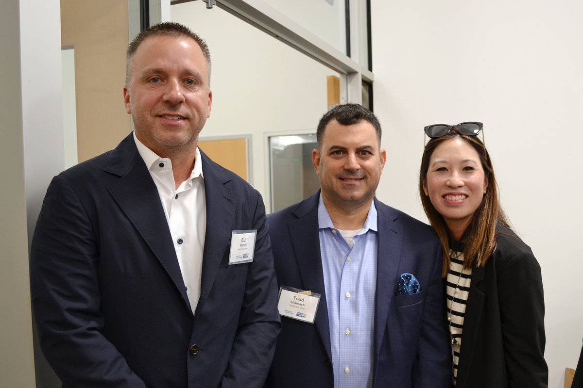 UnitedWayCapReg's tweet photo. 50+ prominent local business leaders joined us for our CEO Summit this morning @dandh in Harrisburg. Attendees had the opportunity to network and hear from Dan Schwab, co-president of D&amp;H. Thank you Dan and D&amp;H for hosting us! #liveunited #community #leadership https://t.co/vuomNZdhOS