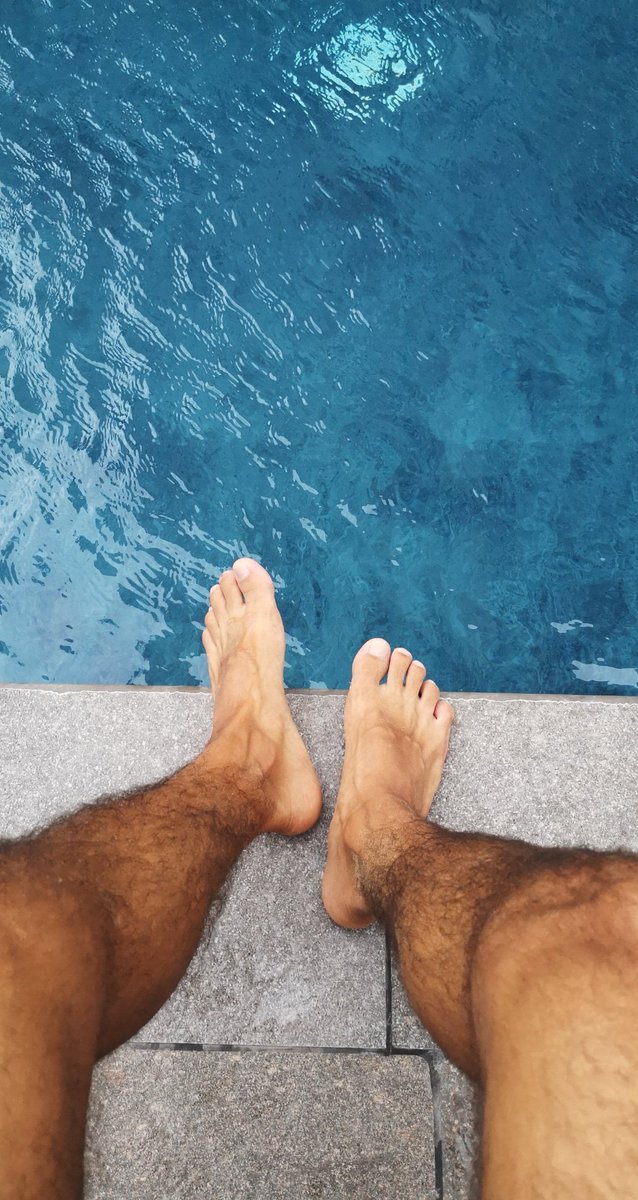 Nikos9922's tweet photo. Ricordi d'estate.
.
.
.

#piedi #feet #feetpicsforsales #gay #hairy https://t.co/zSMXnNJbf6