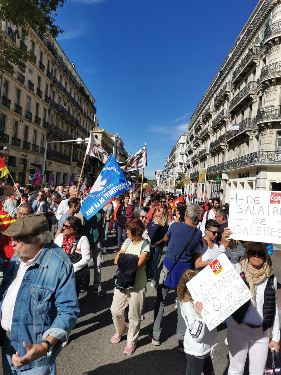 Merlin_Hicks's tweet photo. Plus d'ISF et une retraite qui recule... On se laissera pas faire @EmmanuelMacron 😡 https://t.co/wujx02skfj