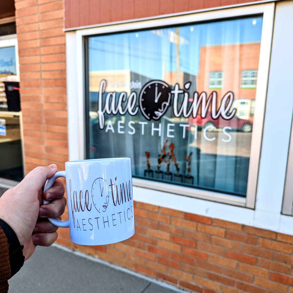 Chamber Coffee/#chamberpercs and ribbon cutting TOMORROW hosted by Face Time Aesthetics! They are located at 115 1/2 W 3rd Street. Join us in person at 10 am or via Facebook Live at 10:15 am.