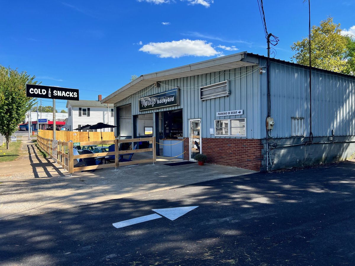 morleysbackyard's tweet photo. If you are coming through Danville with @RagnarRelay Bourbon Chase tomorrow, make sure to stop in &amp; see us! We have plenty of parking and a lovely yard to relax in. #bourbonchase https://t.co/Bn73VBztWc