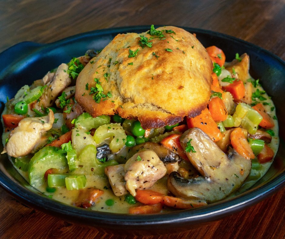 flyingstarcafe's tweet photo. An absolute staple for fall and winter, ABQ! You don't want to miss this "feels like home" deep dish, veggie-packed chicken pot pie with tons of flavor! Topped with a big, homemade biscuit. Tag us when you give it a try!
#stewpot #flyingstarcafe #albuquerque #abqeats #505 https://t.co/gKBHXgC7wM