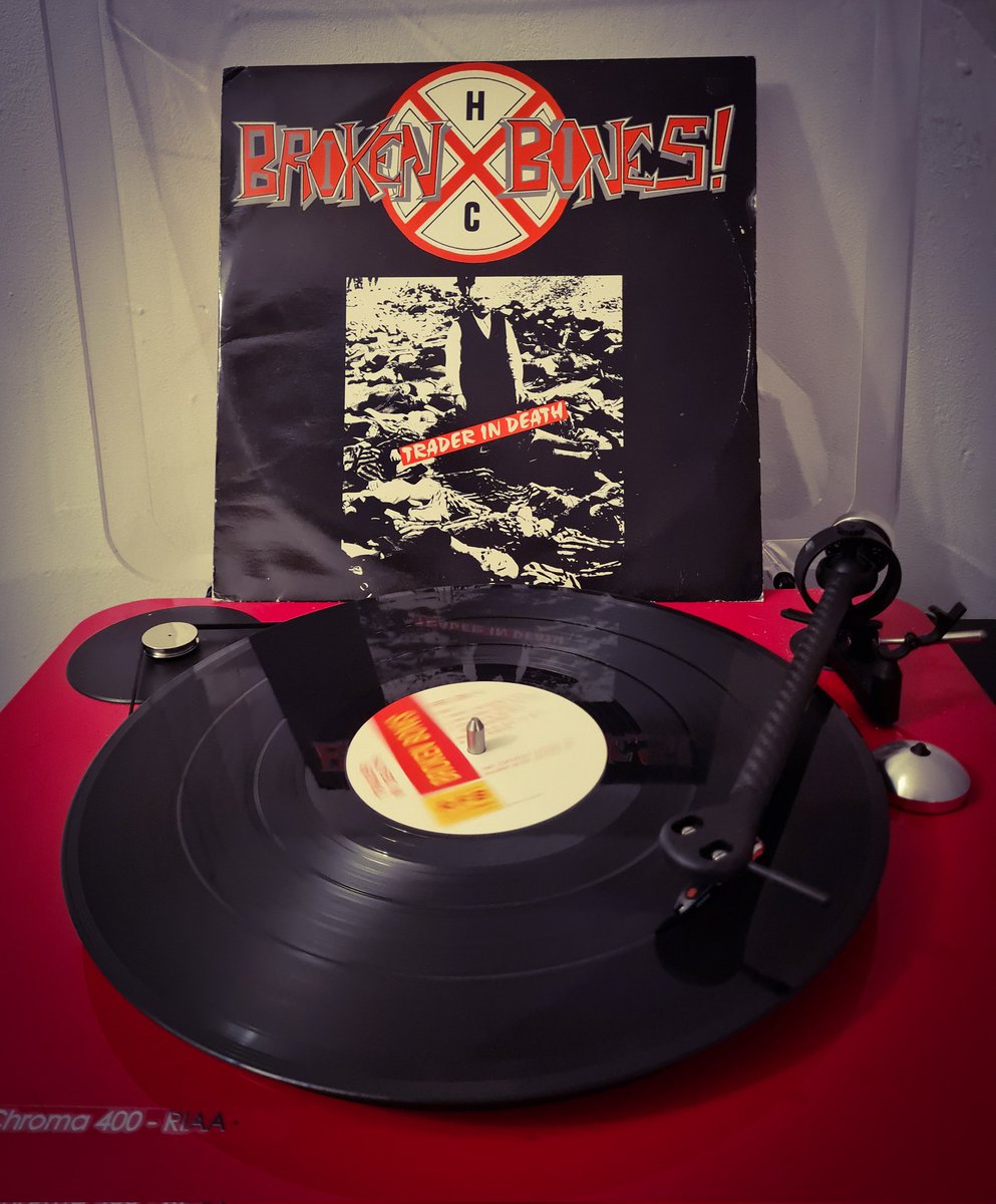 RocknRoller2019's tweet image. Blast from the past this 7-track 12" EP. #brokenbones #thrashpunk #punkmetal