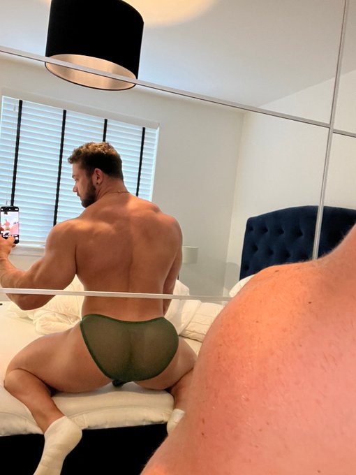 https://t.co/2cmHLfD6Su 🔞 https://t.co/Lu9wQ4GCLP