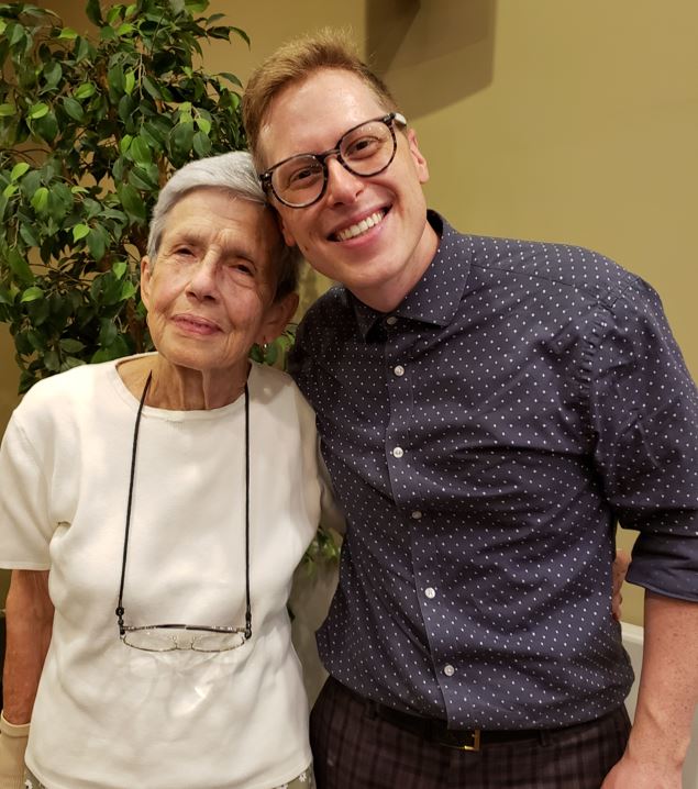 AugustineHouse's tweet photo. Our residents were treated to a performance by the amazing Ben Seidman who is related to our lovely resident, Irene. Based in LA, Ben was Resident Magician at Mandalay Bay Resort, Las Vegas! The show was AMAZING! #incrediblemagic #augustinehouse https://t.co/0txHfn1B8S