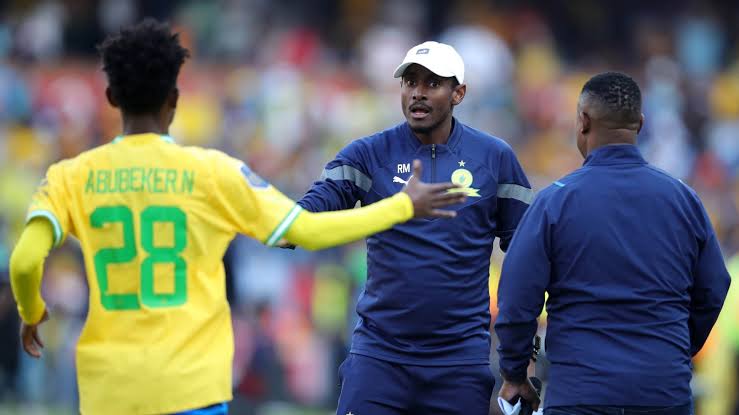 All Mamelodi Sundowns fans retweet my pinned tweet and lets follow each other <a href="/Masandawana/">Mamelodi Sundowns FC</a>
