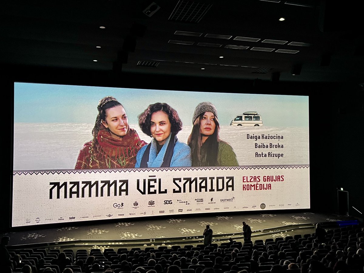 Zinu, ka visi ir vēlēšanu tornado saviepuļoti, bet aizejiet uz latviešu filmu “Mamma vēl smaida”! Fantastisks aktieru ansamblis un saspēle, dzīvi un reāli smieklīgi dialogi, Broka, Aizupe <a href="/Anteeena/">AA</a> un Kažociņa 🤍 ar Skuteli un  “lietuvieti” Budovski. Eliza Gauja ir spēks! 🤍