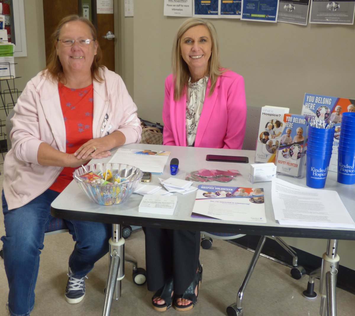 ptc_edgefield's tweet photo. Welcome Kindred Hopice! Jennifer Jackson, Volunteer Coordinator, &amp; Sally McNeary, volunteer, was on the Edgefield Campus this week to give interested students information about volunteering to work with their agency. Volunteers can work on special projects or work with patients. https://t.co/7yISoG1d3w