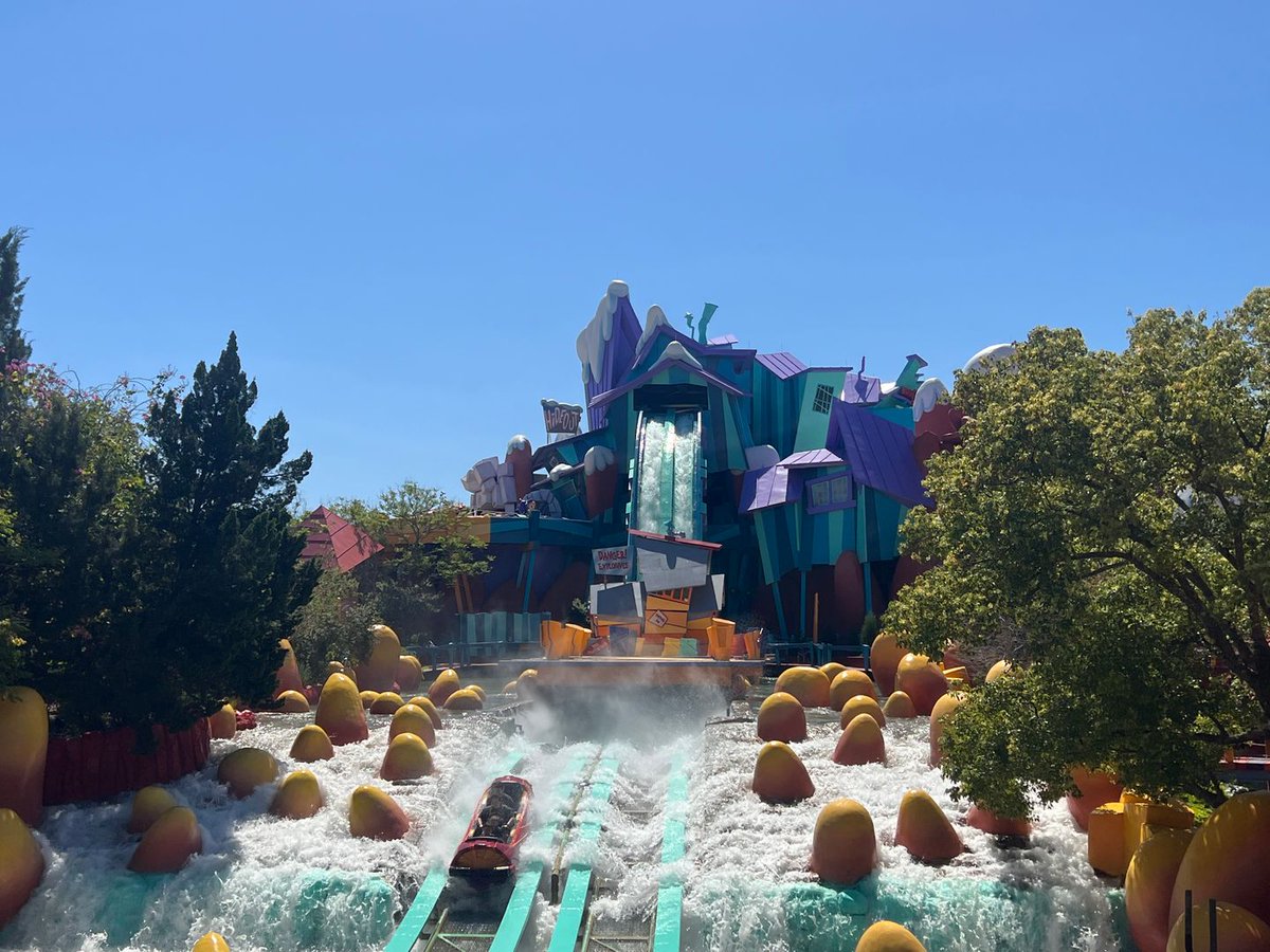 Are you ready to get wet? It’s important to know *just how wet you will get on the Universal Islands of Adventure water rides! When you book your Universal vacation with us, we provide you with a detailed packing list so you’re ready for the parks, and ALL the fun.