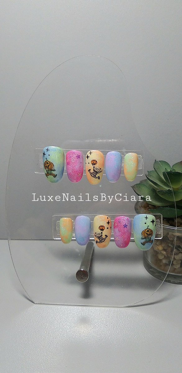 LuxeNails_Ciara's tweet photo. Cute Halloween set 😍

#halloweenset #LUXELIFE #customset #pressonnails #luxenailsbyciara #nails https://t.co/a68u9UBYI6