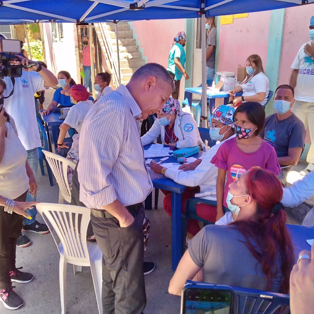 JoseVRangelA's tweet photo. Tu Alcaldía en la Comunidad, llegó a Juan XXIII, #LaDolorita,  beneficiando a los vecinos con servicios de salud, consultas de oftalmología, vacunación, entrega de medicamentos y atención especial para los adultos mayores ¡Vamos!  #VenezuelaInexpugnable #29Sep https://t.co/SvtdP30yBg