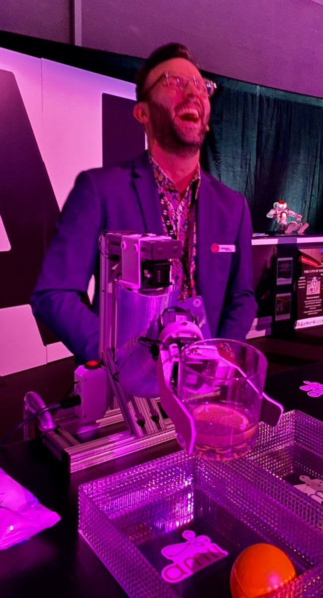 The Bento Arm robot living its best life alongside its friend @SpenceMurray at the @AmiiThinks booth during @forwardslashYEG. (I can also confirm that the @BlincDev Bento Arm was very impressed with the level of transformative innovation in the #YEG economic region.)