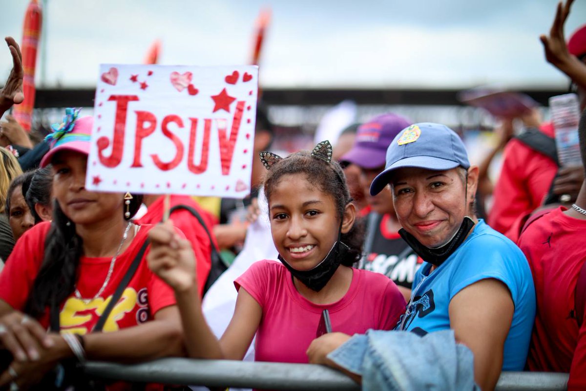 PartidoPSUV's tweet photo. 💛💙❤️
En los ojos de la juventud venezolana está la fuerza para seguir construyendo el futuro victorioso de Venezuela. Que nadie nos detenga en el camino de la consolidación de la felicidad profunda de la Patria.🇻🇪

#VenezuelaInexpugnable https://t.co/kvF5BEHZ08
