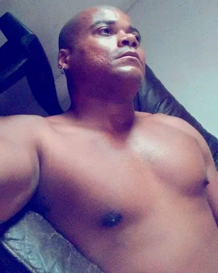 LL197743's tweet photo. Consideram esta foto um tbt de respeito? 😬🤨
#tbt❤️
#careca
#sembarba
#tbtdequinta
#tbtderespeito
#homaodaporra https://t.co/5cQr06P7oY
