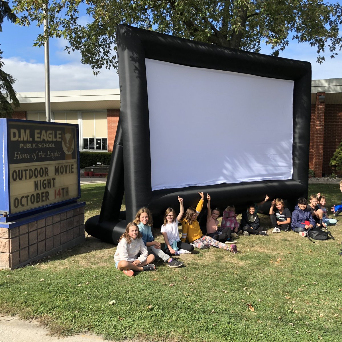 PrincipalRomano's tweet photo. Our screen is ready for our movie night! DC League of Superpets on October 14th! @D_M_Eagle https://t.co/LNLl3vXOuv