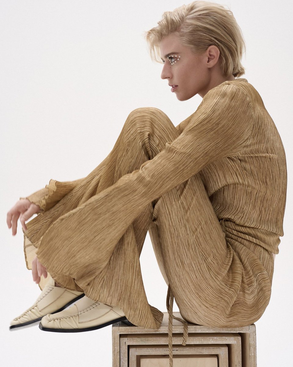 fasheditorial's tweet image. #phtographer Andreas Ortner for Fräulein Magazine with #Model Cassidy Putnam #fashionstyle fashioneditorials.com/andreas-ortner…