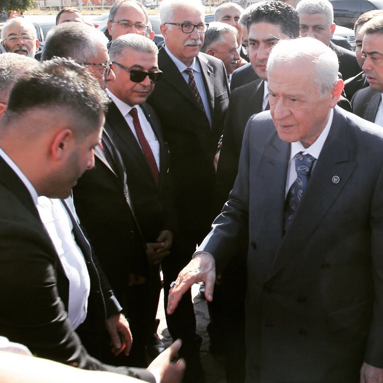 “Bizde inanç vardır, iman vardır, adanmışlık vardır, adamlık vardır, son nefesimize, son neferimize kadar yaşatacağımız, gelecek nesillere emanet edeceğimiz kutlu ülkülerimiz vardır.”  Devlet Bahçeli #DevletBahceli #Hayırlı_Cumalar 

Hayırlı Cumalar…