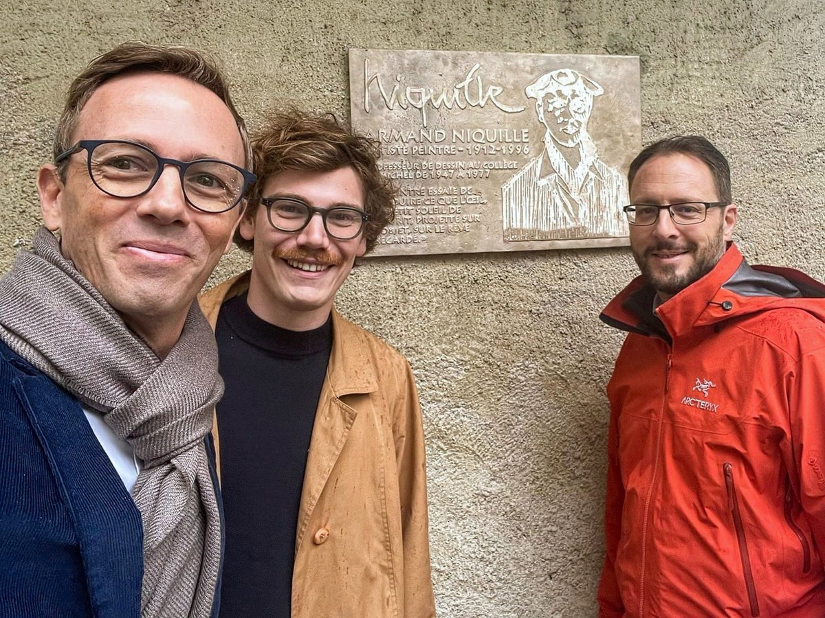 Le Centre Fribourg-Ville /Die Mitte Stadt Freiburg (@centremittefr) on Twitter photo Bildung, Kunst und Kultur am Kollegium St. Michael in Freiburg mit #ArmandNiquille đš <a href="/LaurentDietrich/">Laurent Dietrich</a>, <a href="/SimonMurith/">Simon Murith</a> et @B_Altermatt ont marquĂ© le baptĂȘme de lâEsplanade Armand Niquille honorant lâartiste et ancien enseignant au CollĂšge St-Michel đ€© Bildung, Kunst und Kultur am Kollegium St. Michael in Freiburg mit #ArmandNiquille đš <a href="/LaurentDietrich/">Laurent Dietrich</a>, <a href="/SimonMurith/">Simon Murith</a> et @B_Altermatt ont marquĂ© le baptĂȘme de lâEsplanade Armand Niquille honorant lâartiste et ancien enseignant au CollĂšge St-Michel đ€©