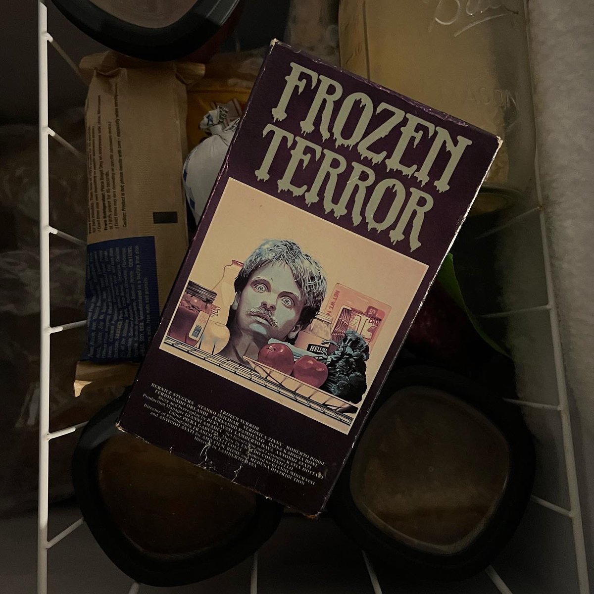FlashbackVideo_'s tweet photo. Day 29 of #VHSeptember: Brrrrrrrr
Frozen Terror aka Macabre (1980)
.
.
.
.
.
#vhs #vhshorror #horrormovies #horror #80s #80smovies #FrozenTerror #Macabre #vhsedit #vhsaesthetic #vhstapes #horrormovie #horrorcommunity #horroraddict #lightningvideo #physicalmedia https://t.co/boGgE5SvEY