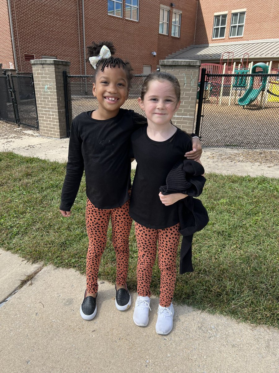 mrswebster23's tweet photo. Lots of accidental twinning this week! 👏❤️ https://t.co/r5zhXPJ2ia