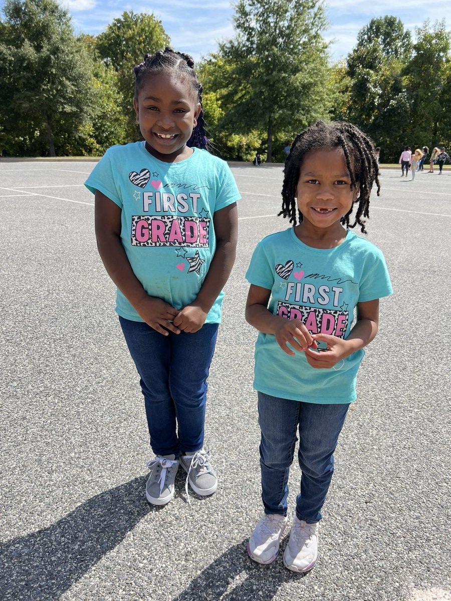 mrswebster23's tweet photo. Lots of accidental twinning this week! 👏❤️ https://t.co/r5zhXPJ2ia