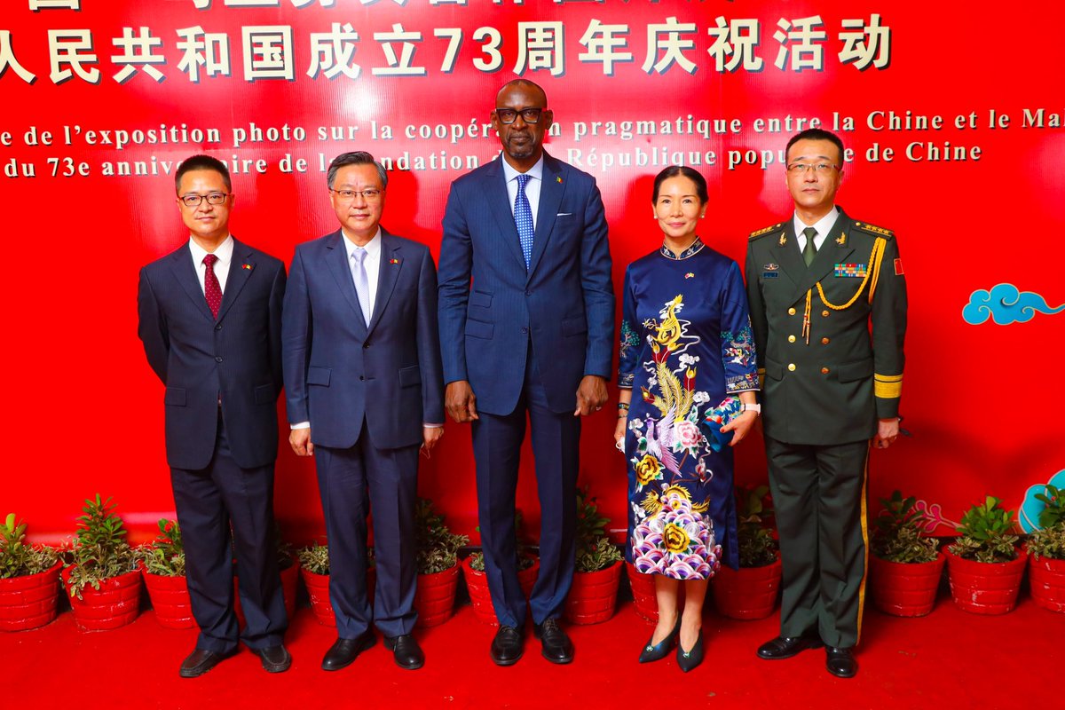 Dans le cadre de la fête nationale de la Chine, S.E.M @AbdoulayeDiop8 a coprésidé, ce jeudi, au côté de l’Ambassadeur de Chine au Mali, S.E.M. CHEN Zhihong, la cérémonie d’ouverture de l’exposition photo sur la coopération pragmatique entre la Chine et le Mali.